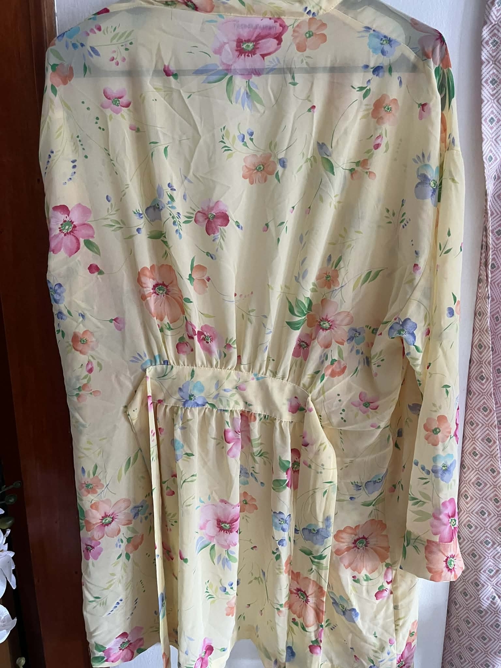 Victoria's Secret Yellow Floral Satin Short Robe - Picture 8 of 8